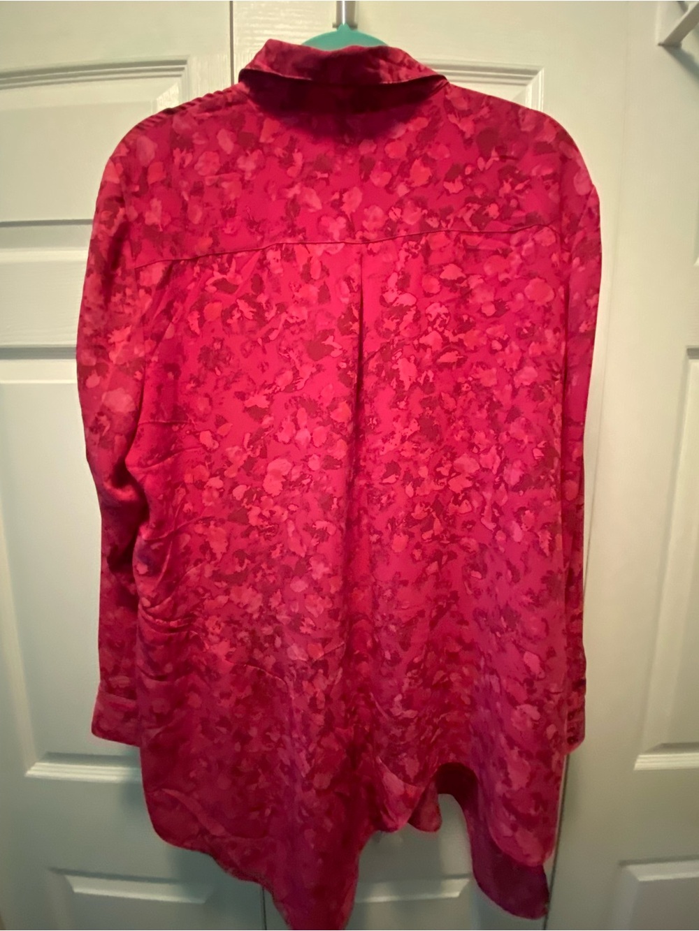 Halston Women’s Pink Abstract Floral Button Down Blouse Asymmetrical Hem XL - Picture 9 of 15